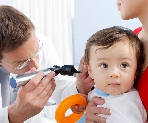 Cần can thiệp sớm điều trị điếc cho trẻ - Ảnh 1